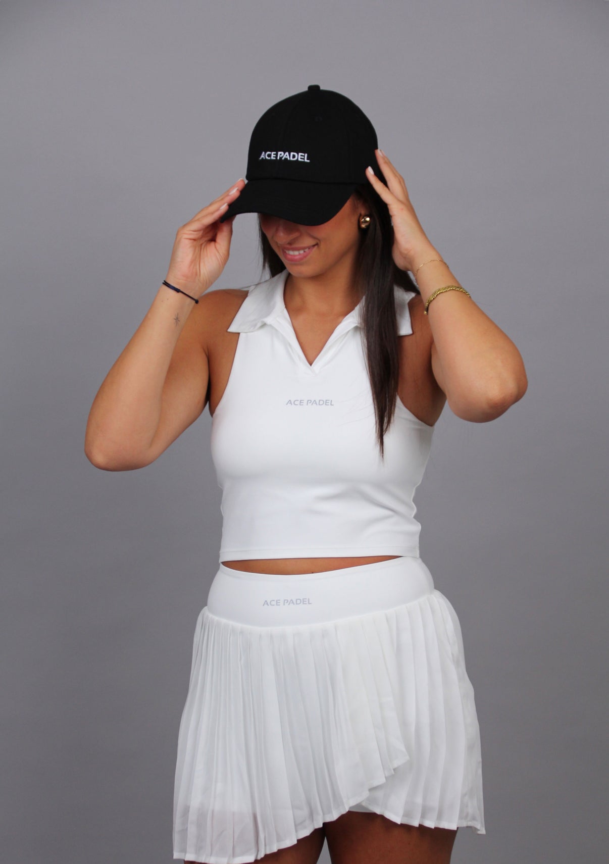 ACE PADEL Cap Schwarz frontal getragen