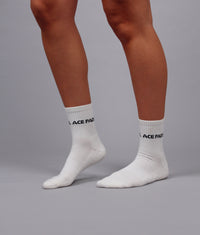 ACE PADEL Padel Socken Weiß frontal getragen